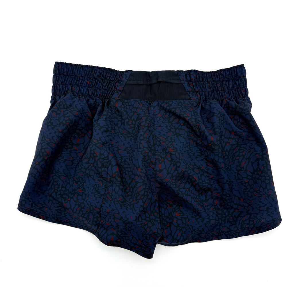 NWT New Nike Women's One Dri-FIT Mid-Rise 3" Brief-Lined Shorts Size Small S - Picture 4 of 5